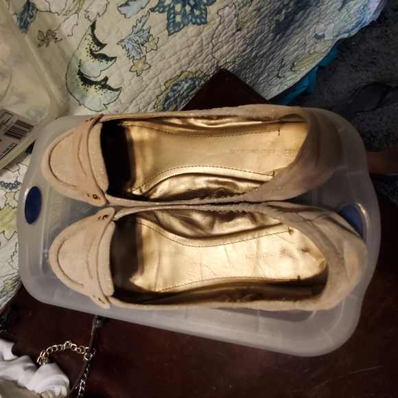 BCBG SUEDE FLATS - Picture 2 of 5